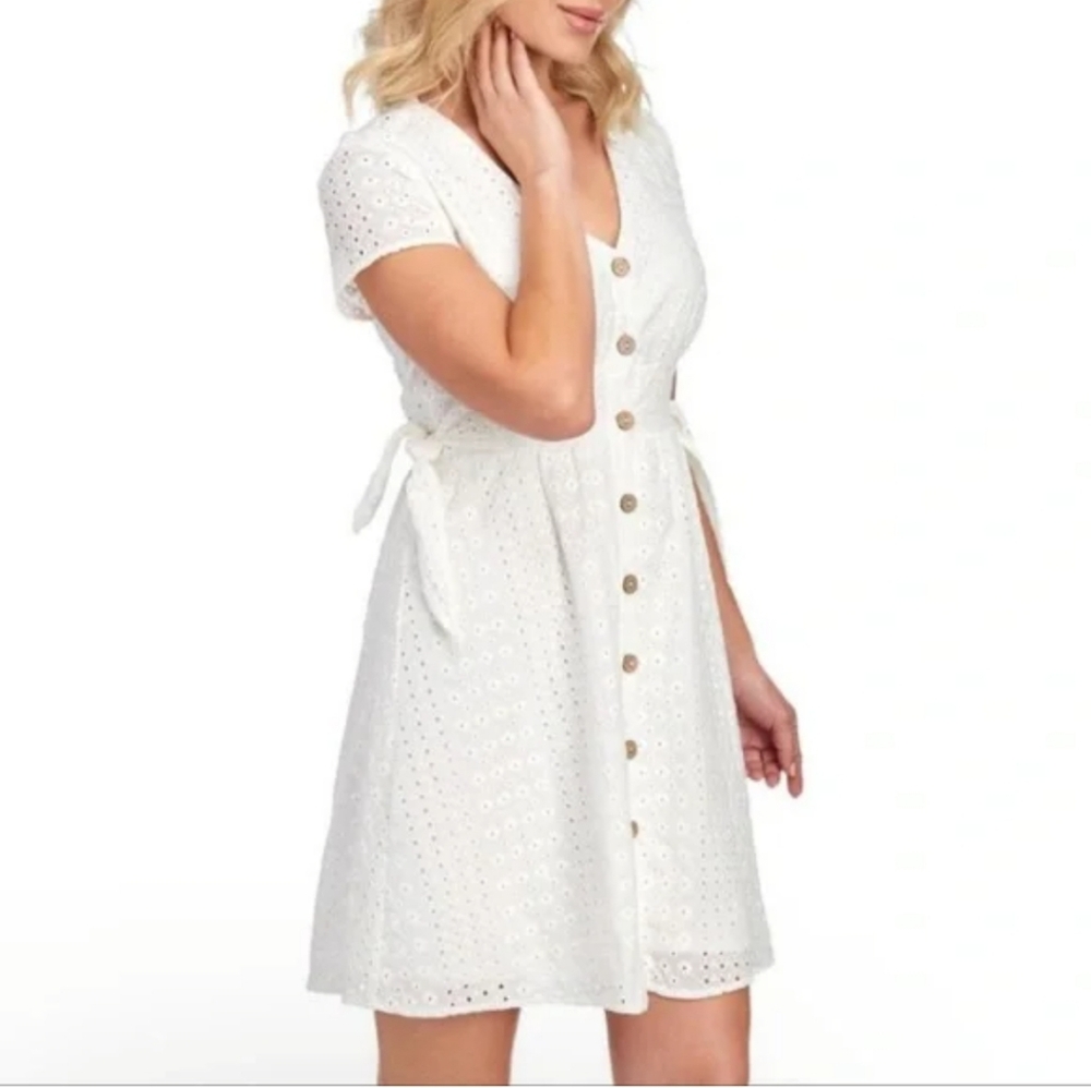 June & Hudson Dress White Eyelet Wood Button Front Lined Lightweight Mini